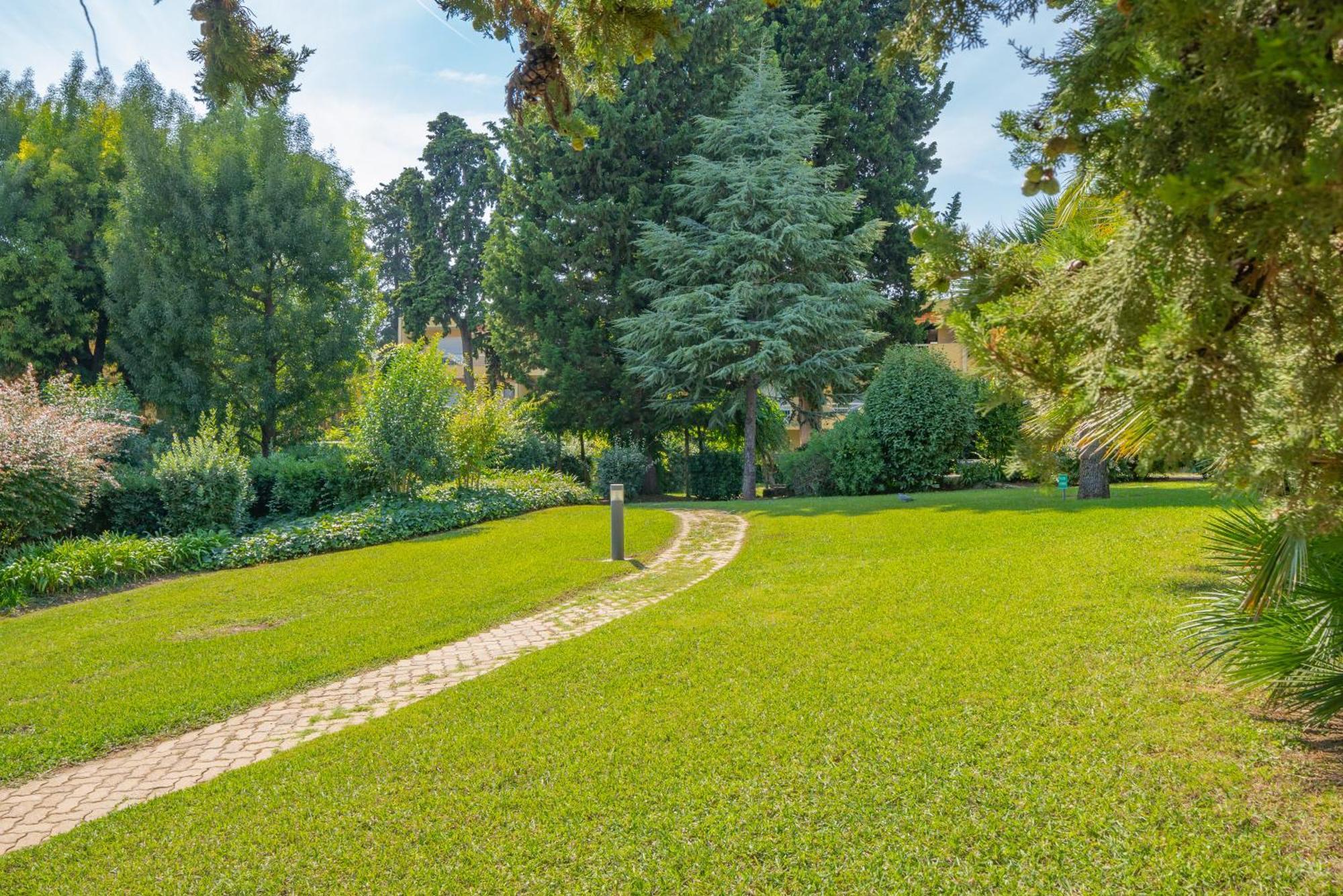 Les 15 Pins & La Mer -Your Green Getaway Near Sea & Beach Antibes Exteriör bild